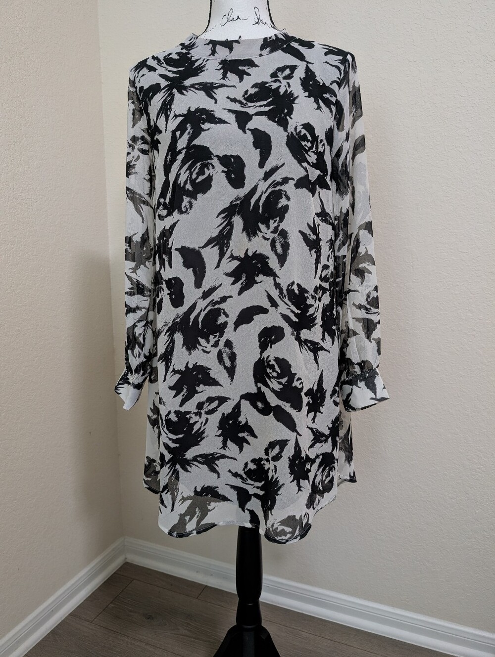 ASTR the Label Black White Floral Chiffon Shift Dress Mock Neck Sheer Size S🥀🖤